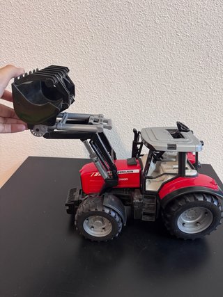 Tractor Bruder Massey Ferguson 7480