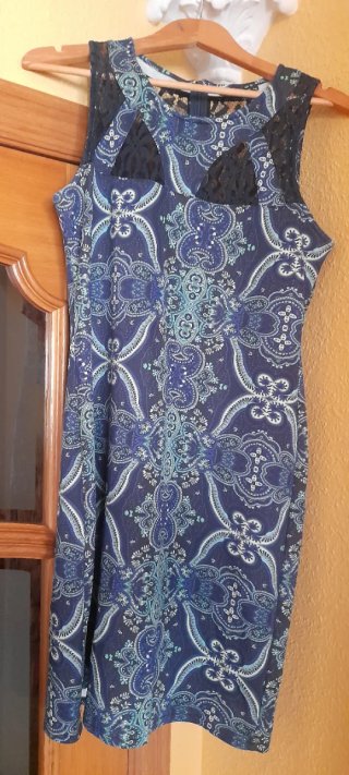 Vestido de verano azul y negro