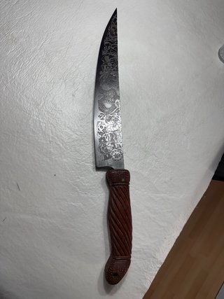 Cuchillo de colección con grabados