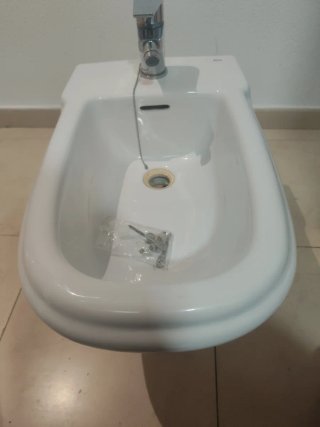 Bidé con grifo