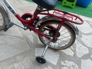 Bicicleta BH infantil antigua con ruedines