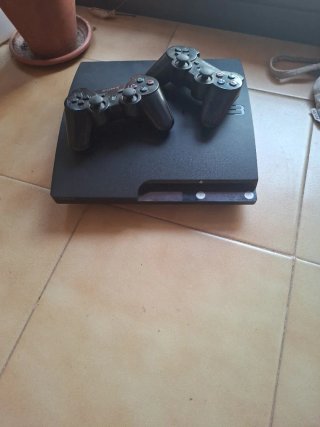 PS3 para piezas + 2 mandos