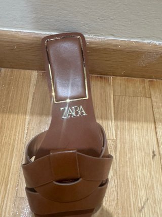 Sandalias planas Zara