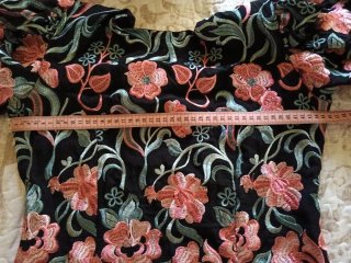 Vestido bordado floral con flecos