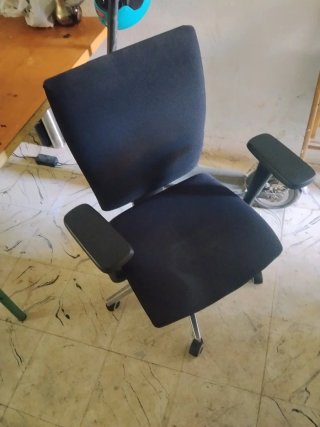 Silla de oficina negra