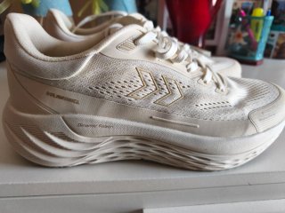 Deportivas Hummel unisex beige y oro
