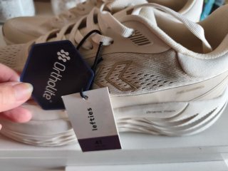 Deportivas Hummel unisex beige y oro