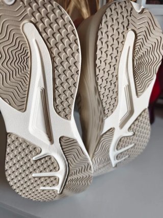 Deportivas Hummel unisex beige y oro