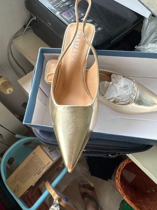 Zapatos tacón MARYPAZ dorados talla 38