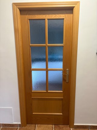 Puerta de madera de roble con cristal