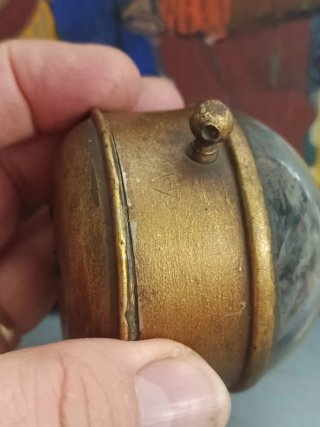 Reloj de sobremesa antiguo raro, lupa. A restaurar