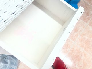 Comodino in vimini e legno