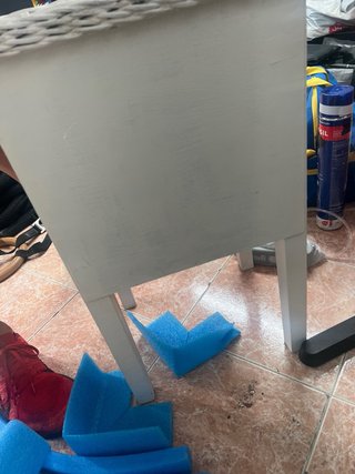 Comodino in vimini e legno