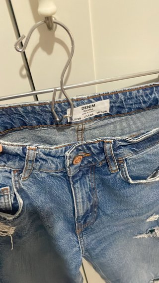 Pantalón vaquero desgastado mujer