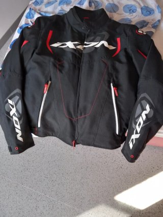 Chaqueta IXON Negra y Roja