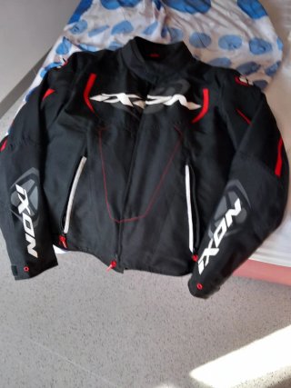 Chaqueta IXON Negra y Roja