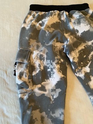 Pantalones Cargo Estampado Gris