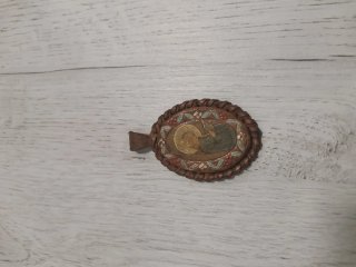 Colgante de cuero Virgen Niña Artesanal