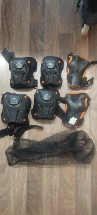 Patines Roces Talla 33-36 y jg. de acc. Tuuana s-m