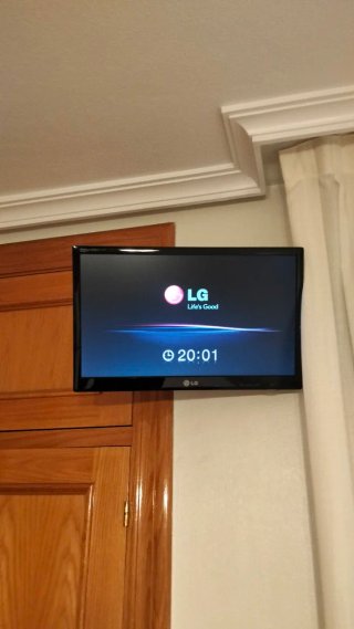 Monitor -TV LG 19"mando a distancia,soporte pared.