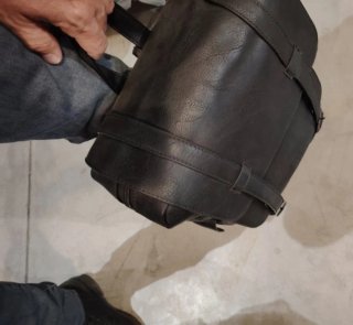 Zaino in pelle nero nuovo con cartellino