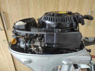 Embarcación deportiva con  fueraborda Honda 15 cv