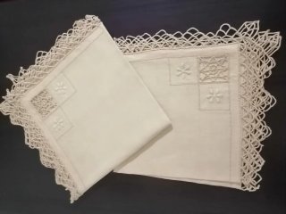 Mantelería antigua de lino bordada