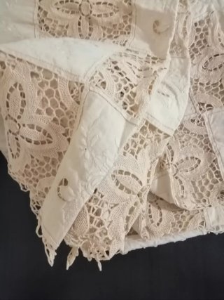 Mantelería antigua de lino bordada