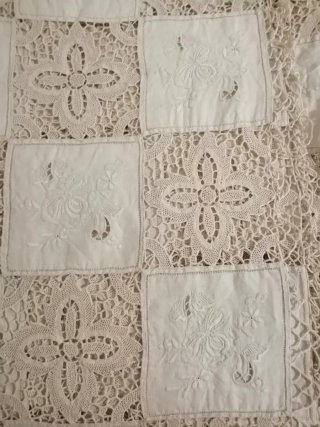 Mantelería antigua de lino bordada