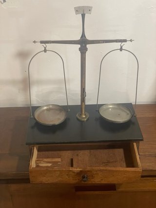 Balanza de laboratorio antigua