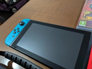 Nintendo Switch V2 + Pokémon Escarlata + Funda
