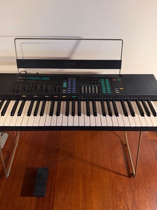 Teclado Yamaha PSR-36 con pedal