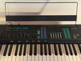 Teclado Yamaha PSR-36 con pedal
