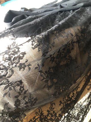 Vestido negro detalles en blanco y encaje