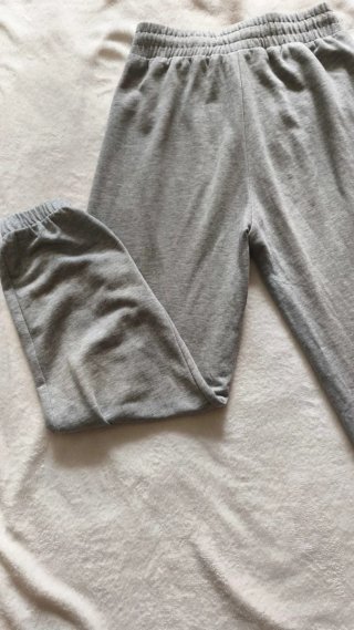 Pantalón chándal jogger gris Bershka