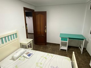 ALQUILER DE HABITACION EN URBINA