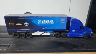 Camión escala Yamaha MotoGP