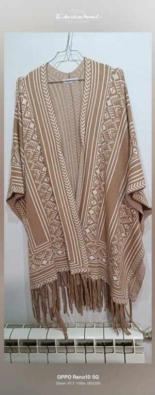 Poncho beige y blanco talla única