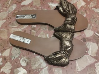 Sandalias Zara Talla 38 con lazo dorado