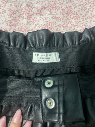 Falda efecto piel negra