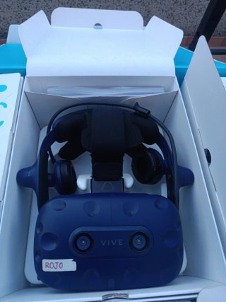 HTC Vive Pro + 2 mandos + Base Station 2.0
