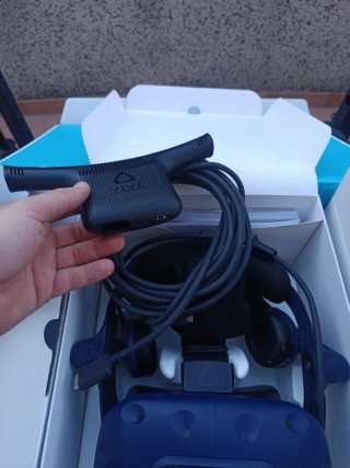 HTC Vive Pro + 2 mandos + Base Station 2.0