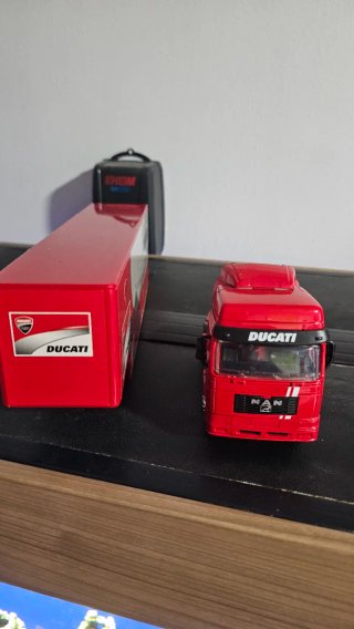 Camión escala Ducati MotoGP