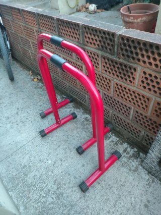 Barras paralelas rojas