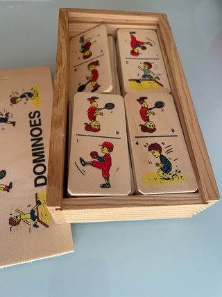 Caja de dominó de madera