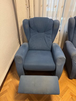 Dos sillones reclinables de tela