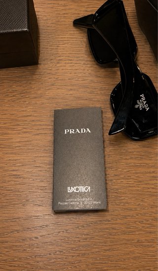 Gafas de sol Prada negras
