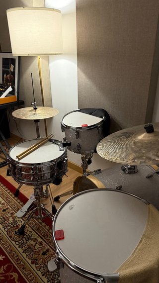 Batería Sonor AQ2 + Platillos Zildjian K Dry