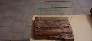 Revistero de madera y cristal