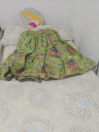 Falda fallera verde con flores